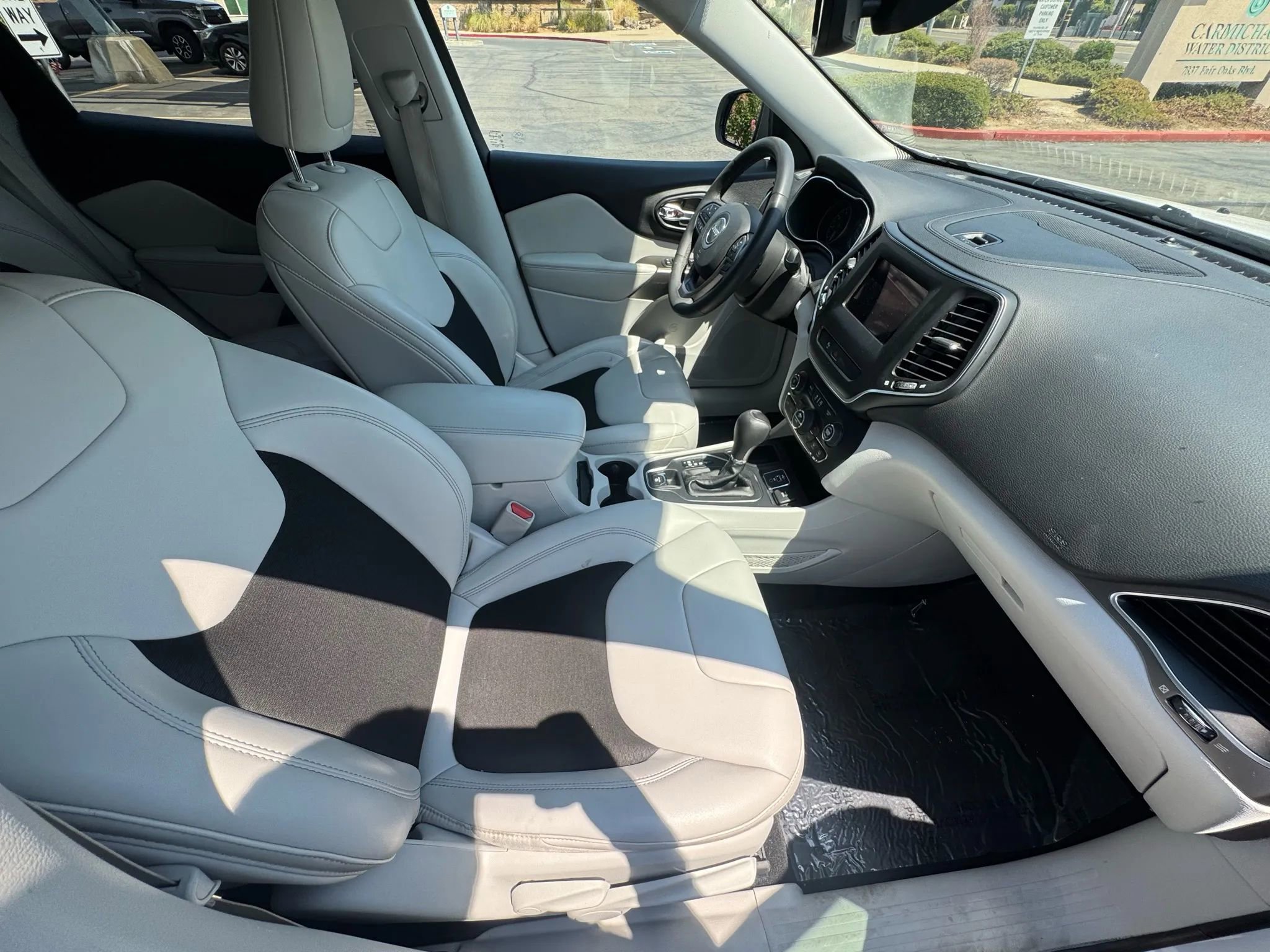 Used 2020 Jeep Cherokee Latitude Plus w/ Comfort/Convenience Group image 13