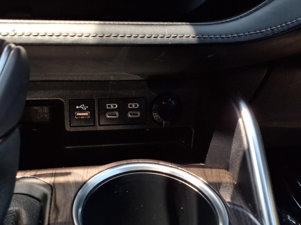 Used 2023 Toyota Highlander Platinum FWD image 11