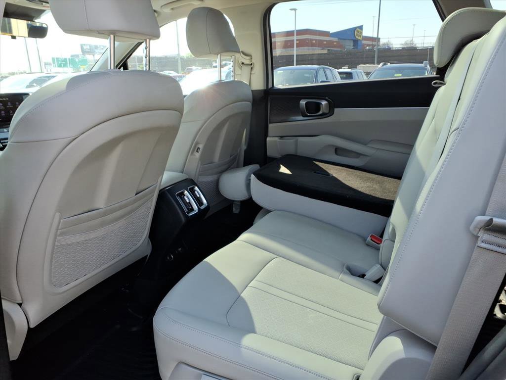 Used 2023 Kia Sorento S w/ Panoramic Sunroof Package image 28
