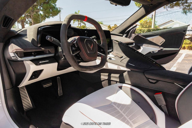 Used 2023 Chevrolet Corvette Stingray Premium Cpe w/ Z51 Performance Package image 35