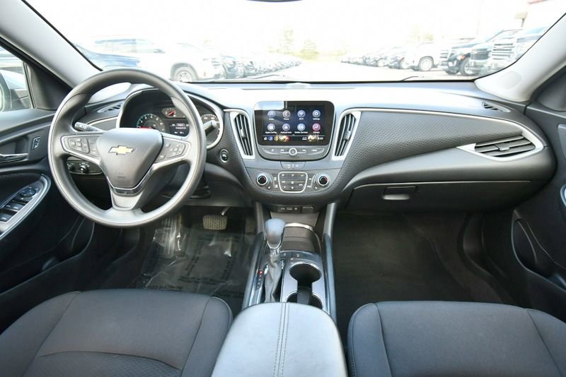 Used 2025 Chevrolet Malibu LT FWD image 3