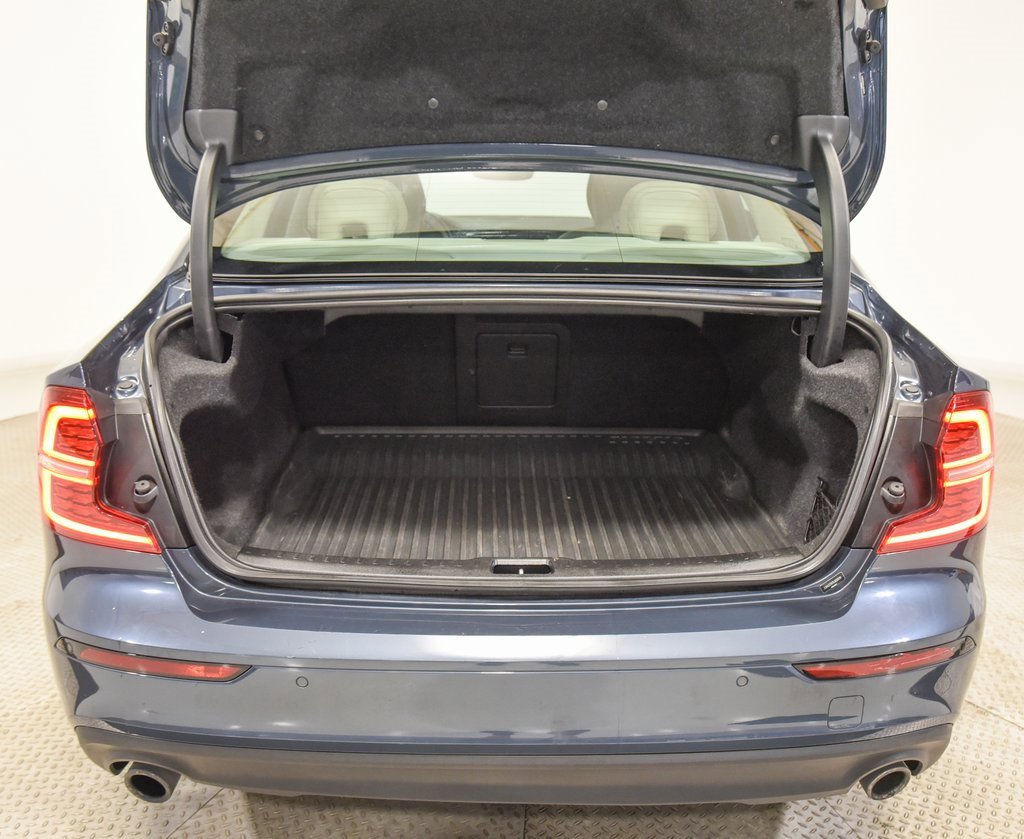 Used 2020 Volvo S60 T6 Momentum w/ Protection Package Premier image 16