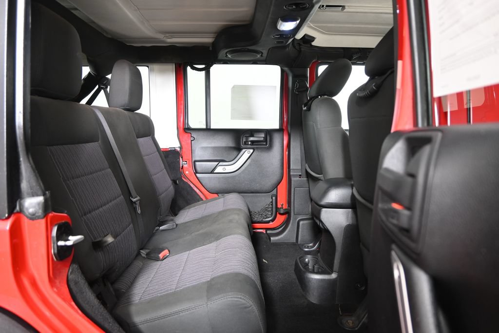 Used 2012 Jeep Wrangler Unlimited Rubicon w/ Connectivity Group AWD/4WD image 16