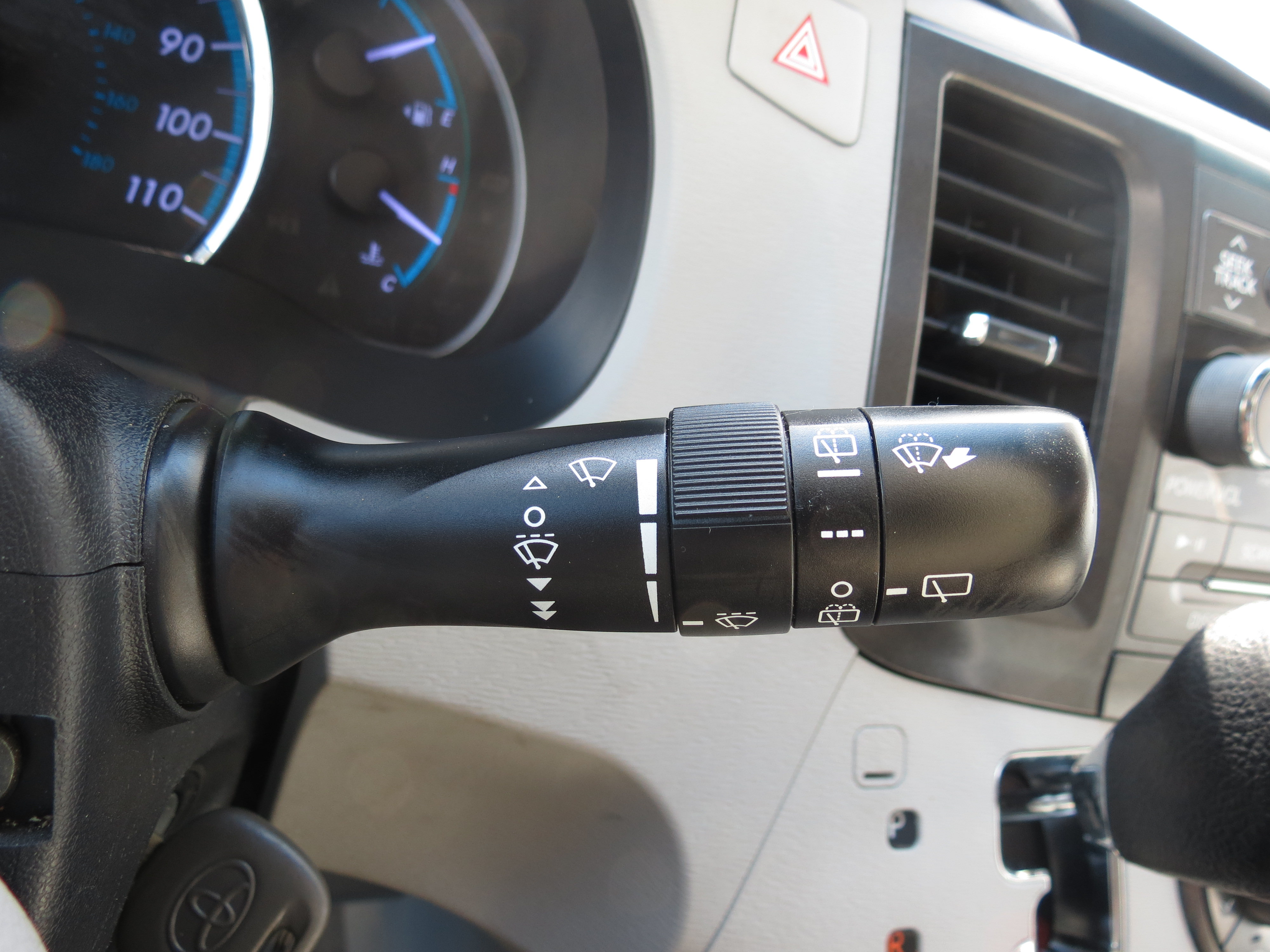 Used 2011 Toyota Sienna XLE FWD image 16