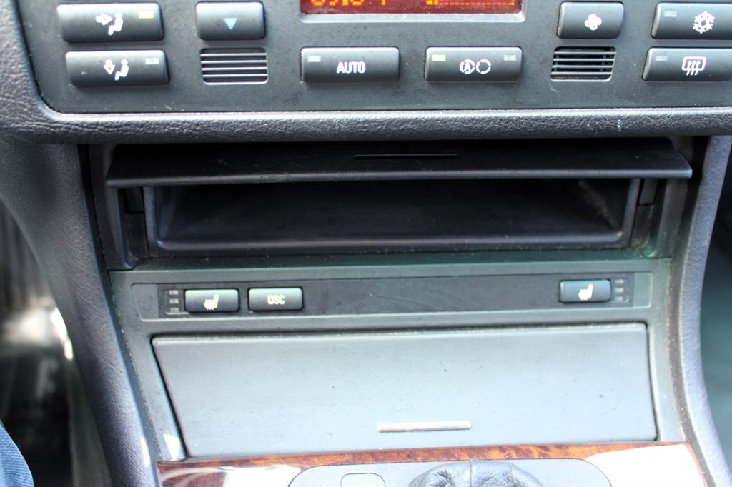 Used 2005 BMW 325i Sedan image 23