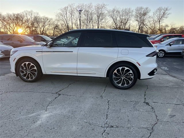 Used 2024 Lincoln Nautilus Reserve image 6