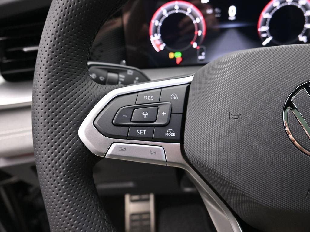 New 2026 Volkswagen Tiguan SE R-Line image 13