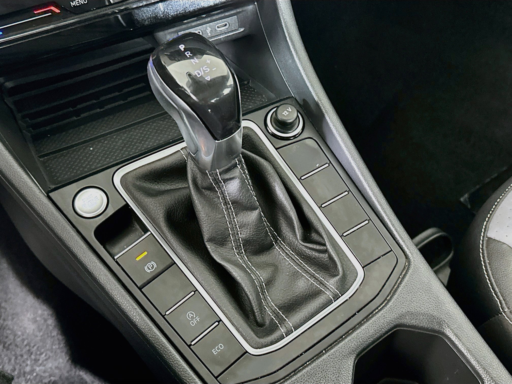 Used 2025 Volkswagen Jetta SE FWD image 24
