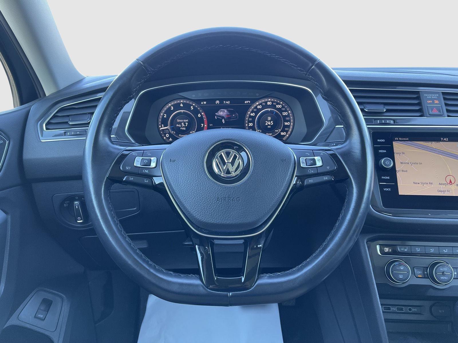 Used 2018 Volkswagen Tiguan SEL Premium AWD/4WD image 6
