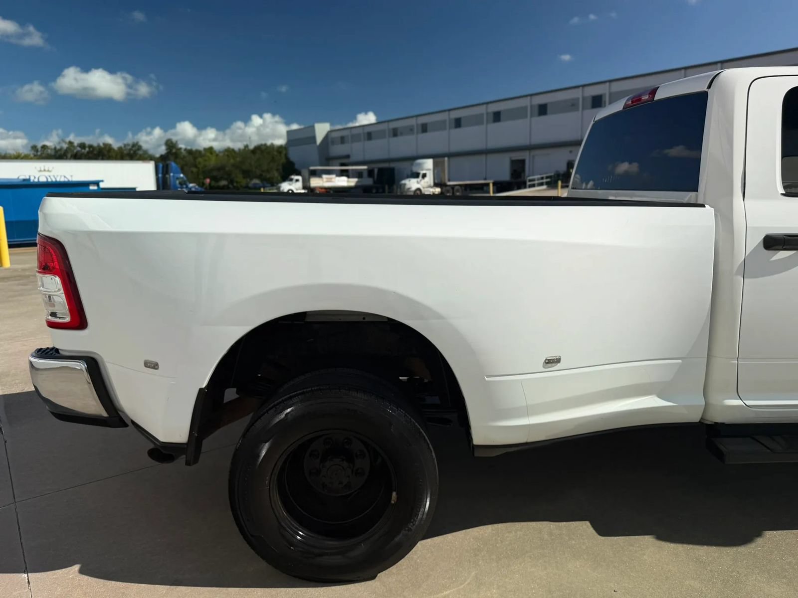 Used 2022 RAM 3500 Tradesman w/ Chrome Appearance Group AWD/4WD image 7