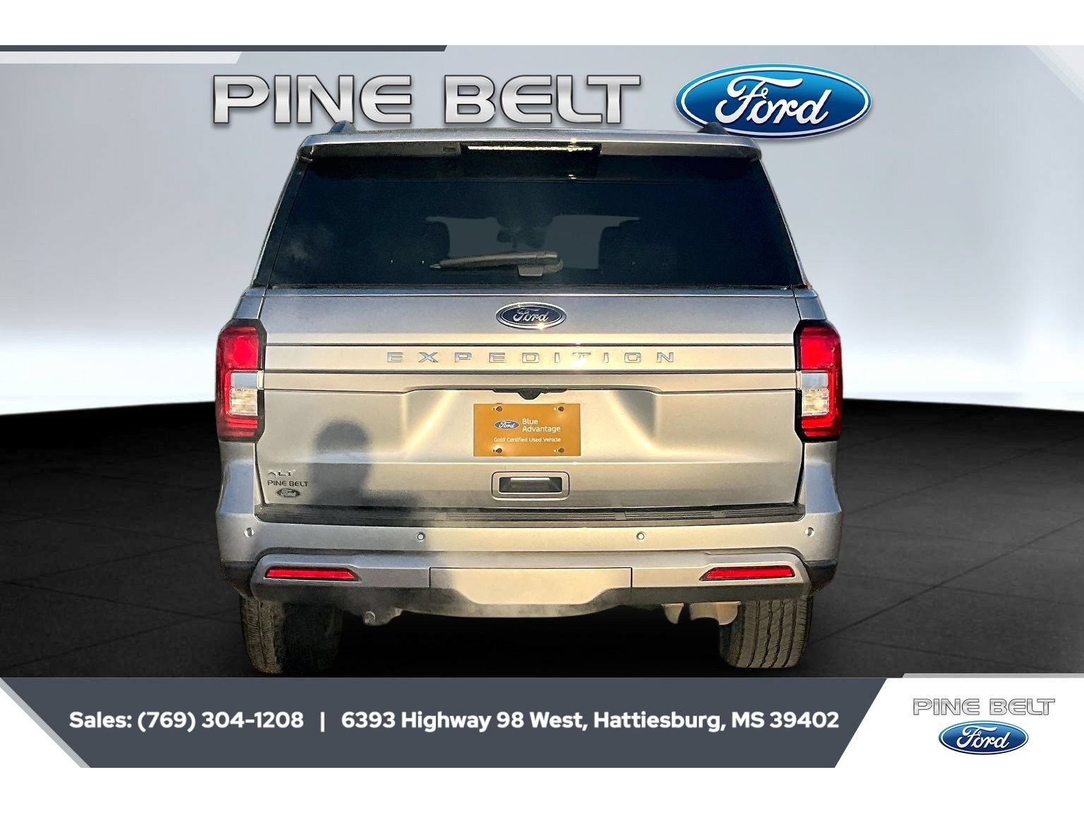 Used 2024 Ford Expedition XLT RWD image 4