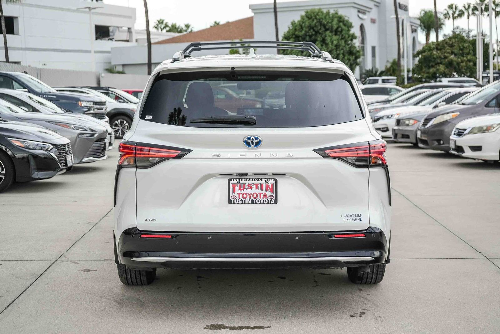Certified 2024 Toyota Sienna Limited AWD/4WD image 7