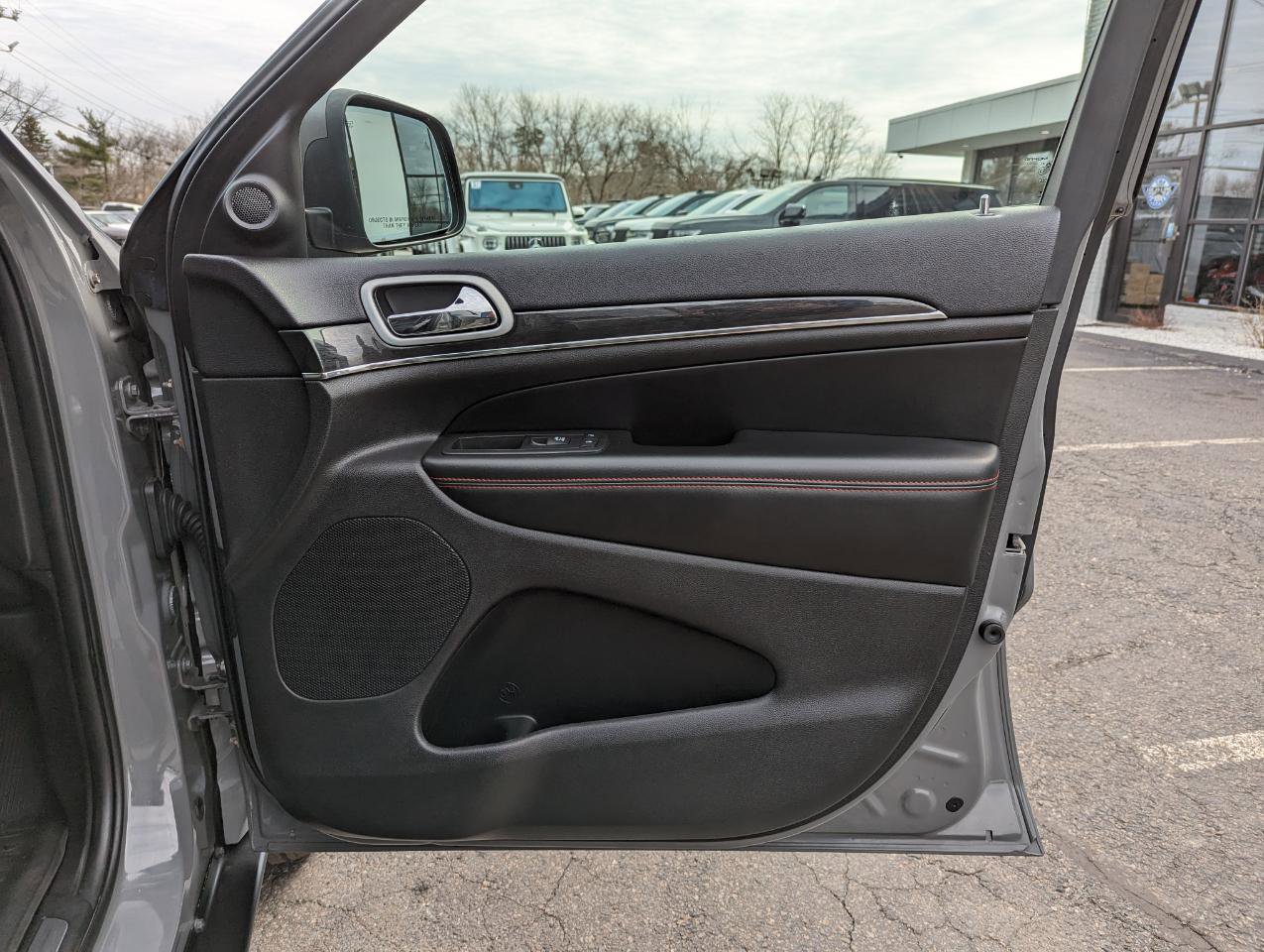 Used 2019 Jeep Grand Cherokee Trailhawk w/ Trailhawk Luxury Group AWD/4WD image 25