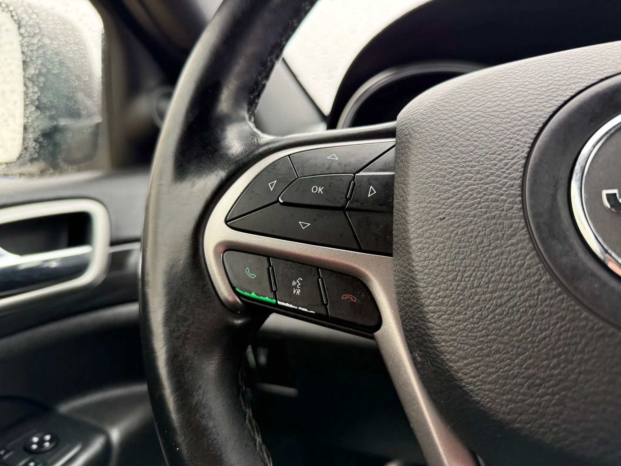 Used 2021 Jeep Grand Cherokee Laredo X image 32