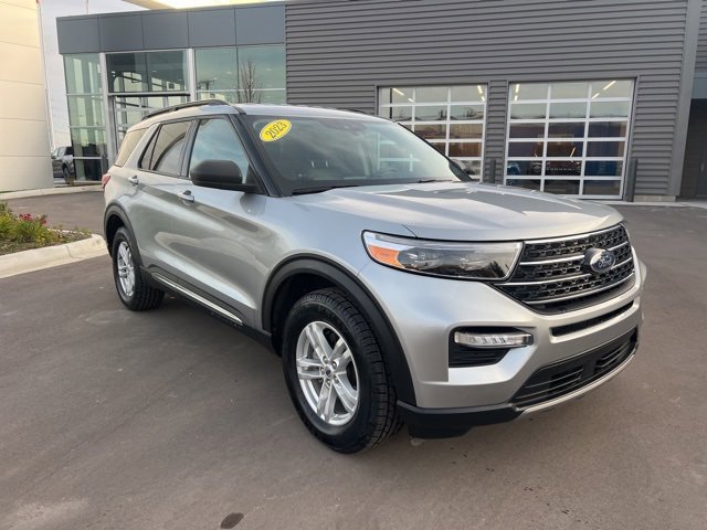Used 2023 Ford Explorer XLT w/ Equipment Group 202A image 3