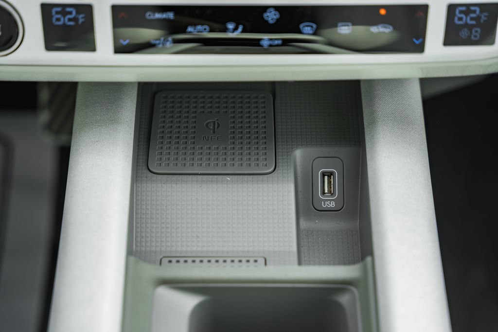 New 2024 Hyundai Ioniq 6 Limited image 24