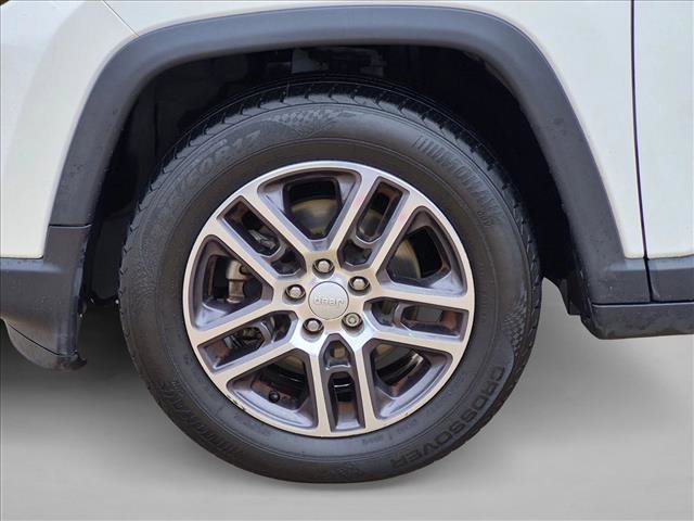 Used 2018 Jeep Compass Latitude FWD image 14
