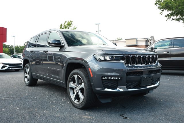 Used 2023 Jeep Grand Cherokee L Limited w/ Luxury Tech Group II AWD/4WD image 3