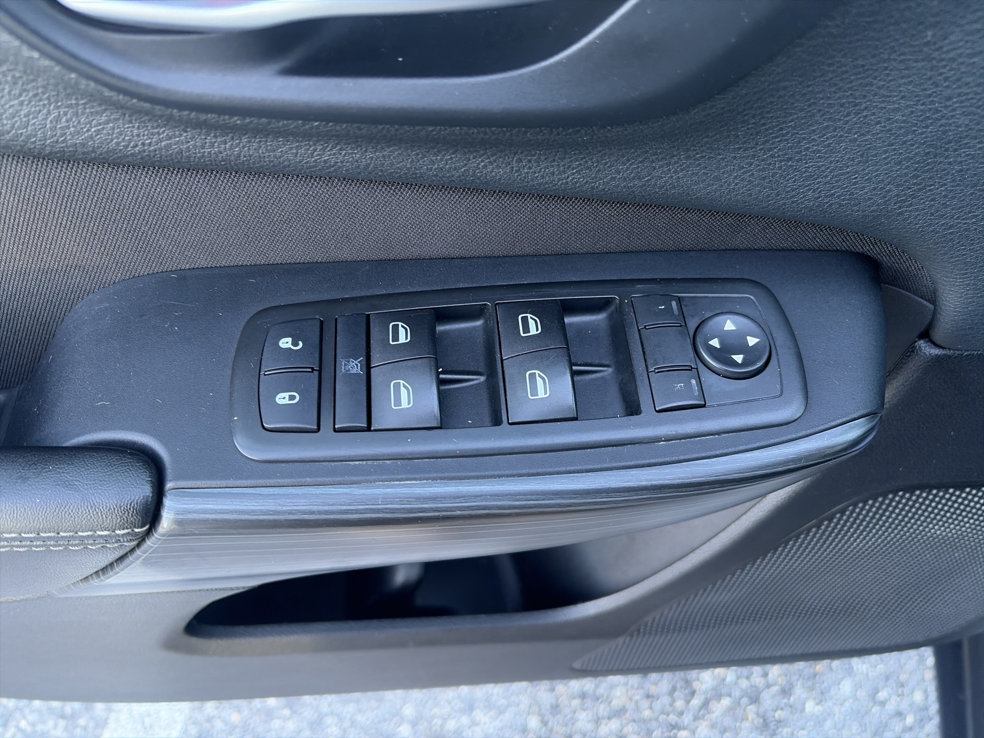 Used 2015 Jeep Cherokee Latitude w/ Comfort/Convenience Group AWD/4WD image 13