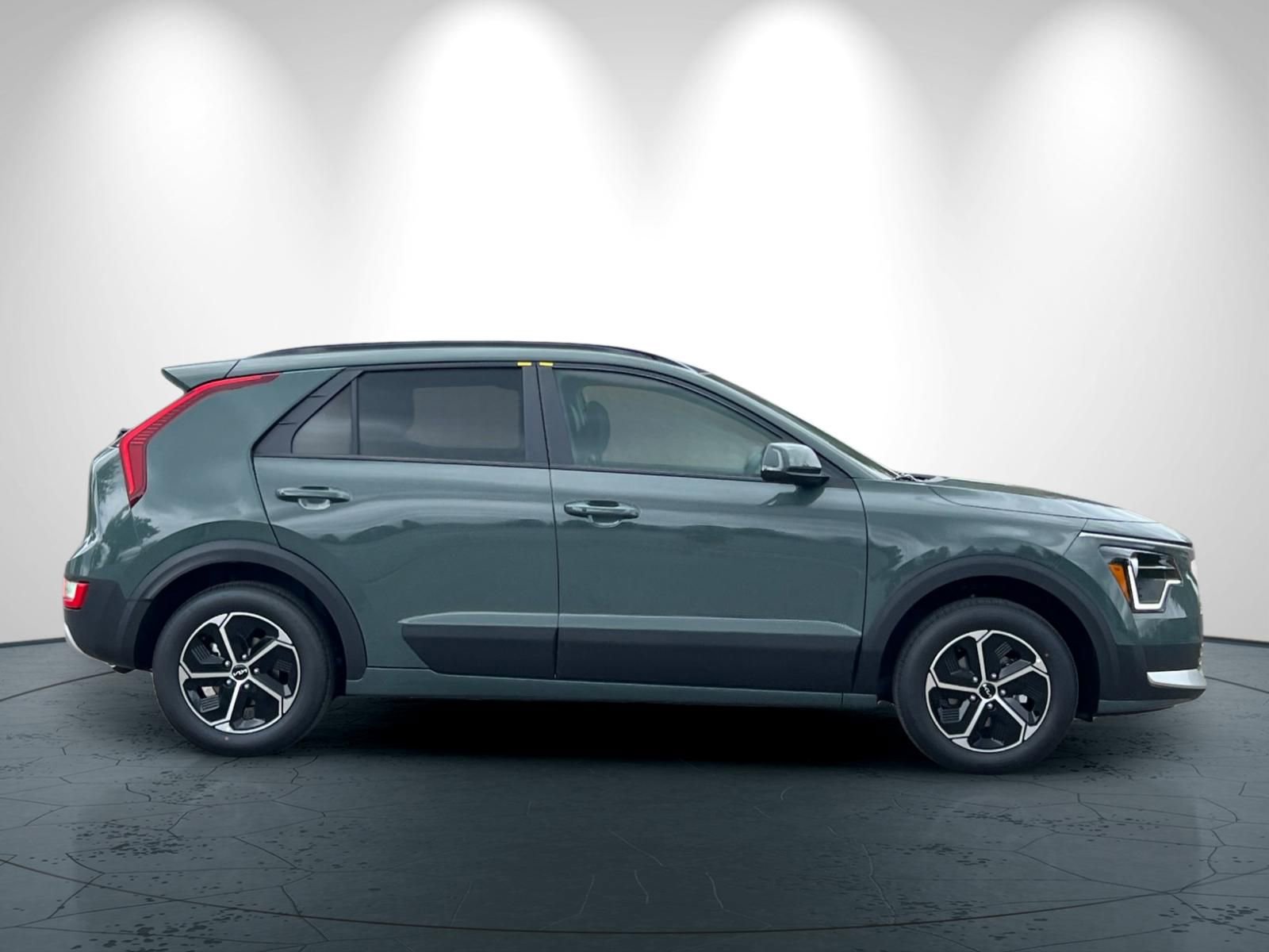 New 2026 Kia Niro EX FWD image 3