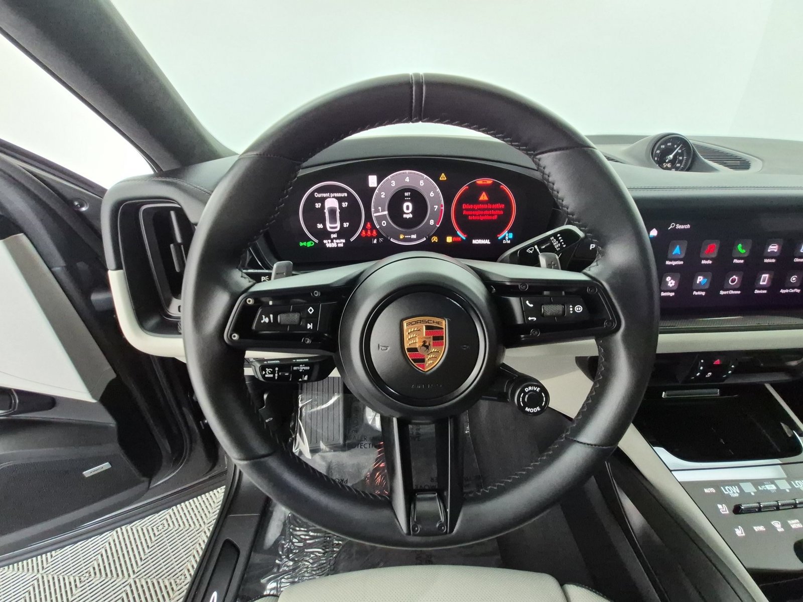 Used 2025 Porsche Cayenne GTS AWD/4WD image 30