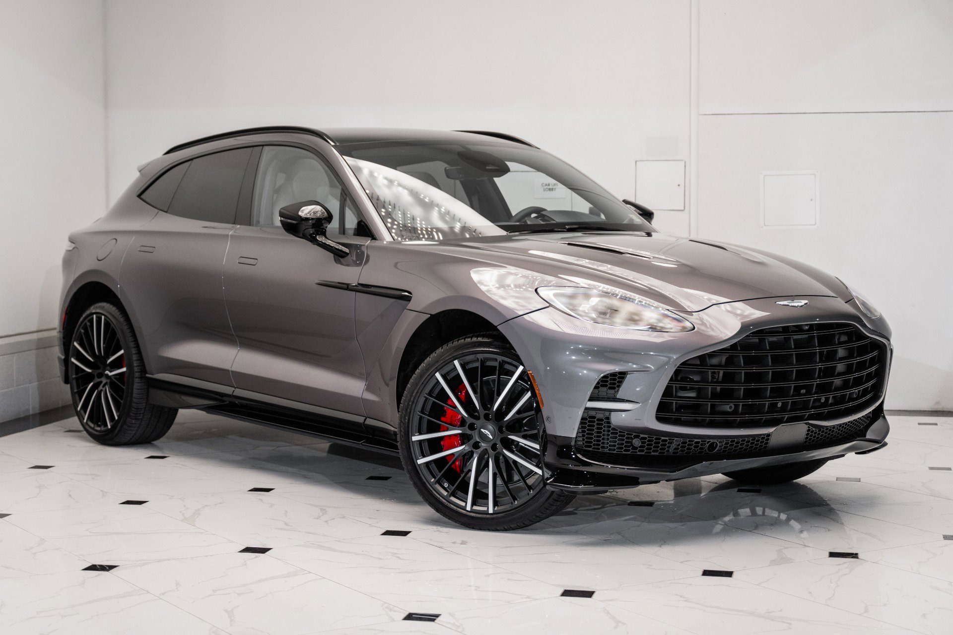 Used 2025 Aston Martin DBX 707 image 42