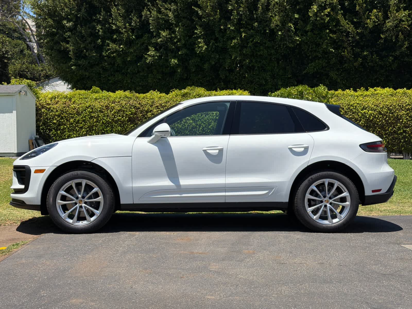 New 2026 Porsche Macan AWD/4WD image 2