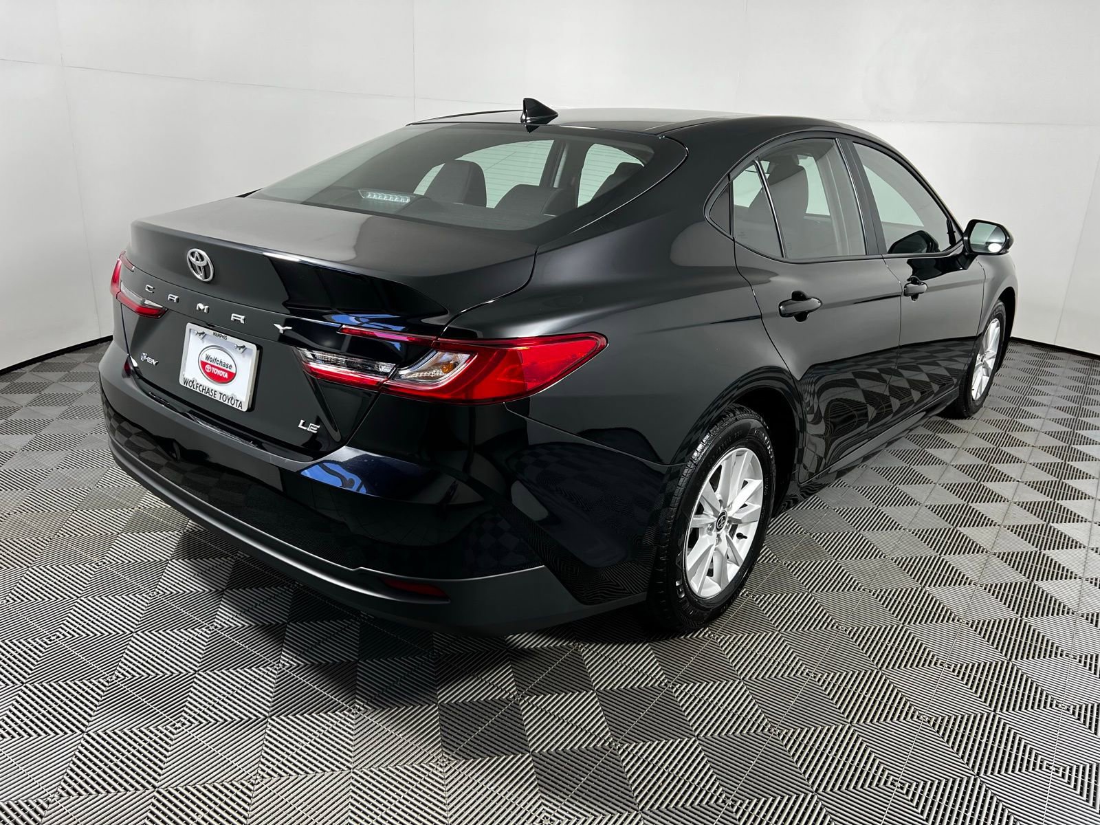 Used 2025 Toyota Camry LE image 5