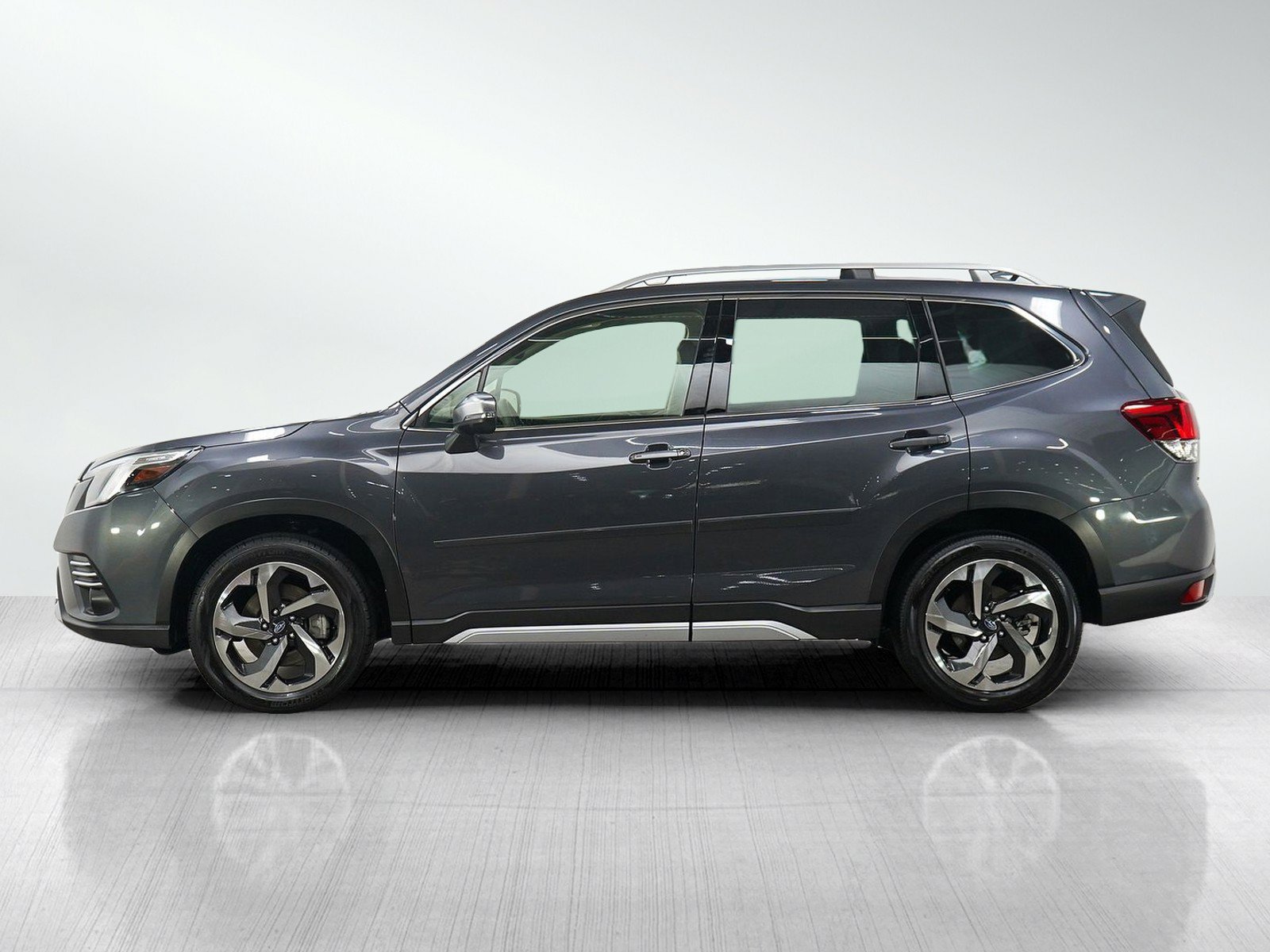 Used 2023 Subaru Forester Touring AWD/4WD image 2