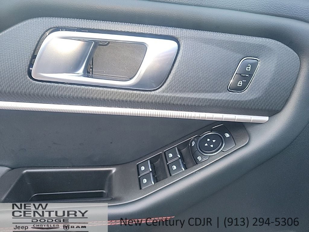 Used 2025 Ford Explorer ST-Line AWD/4WD image 9