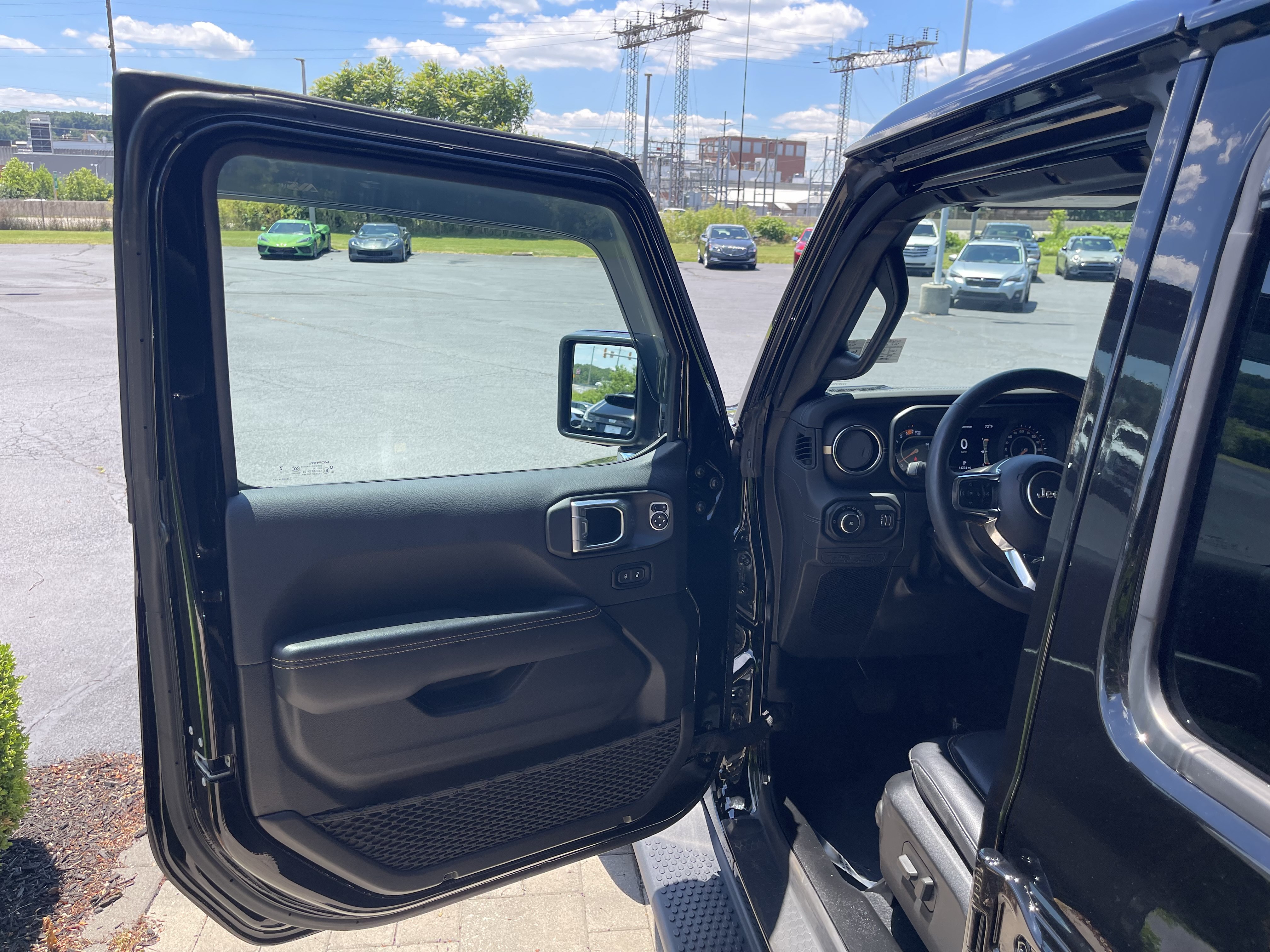 Used 2024 Jeep Wrangler Unlimited Sahara AWD/4WD image 13