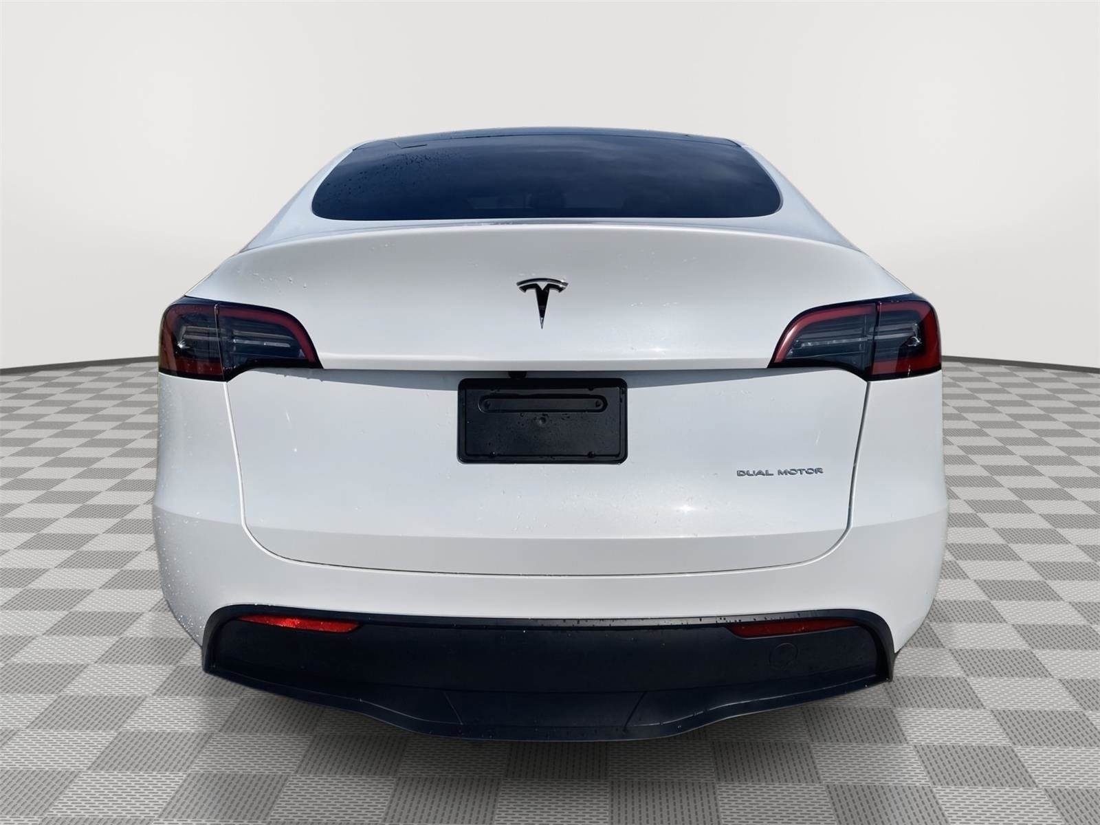 Used 2023 Tesla Model Y AWD image 4