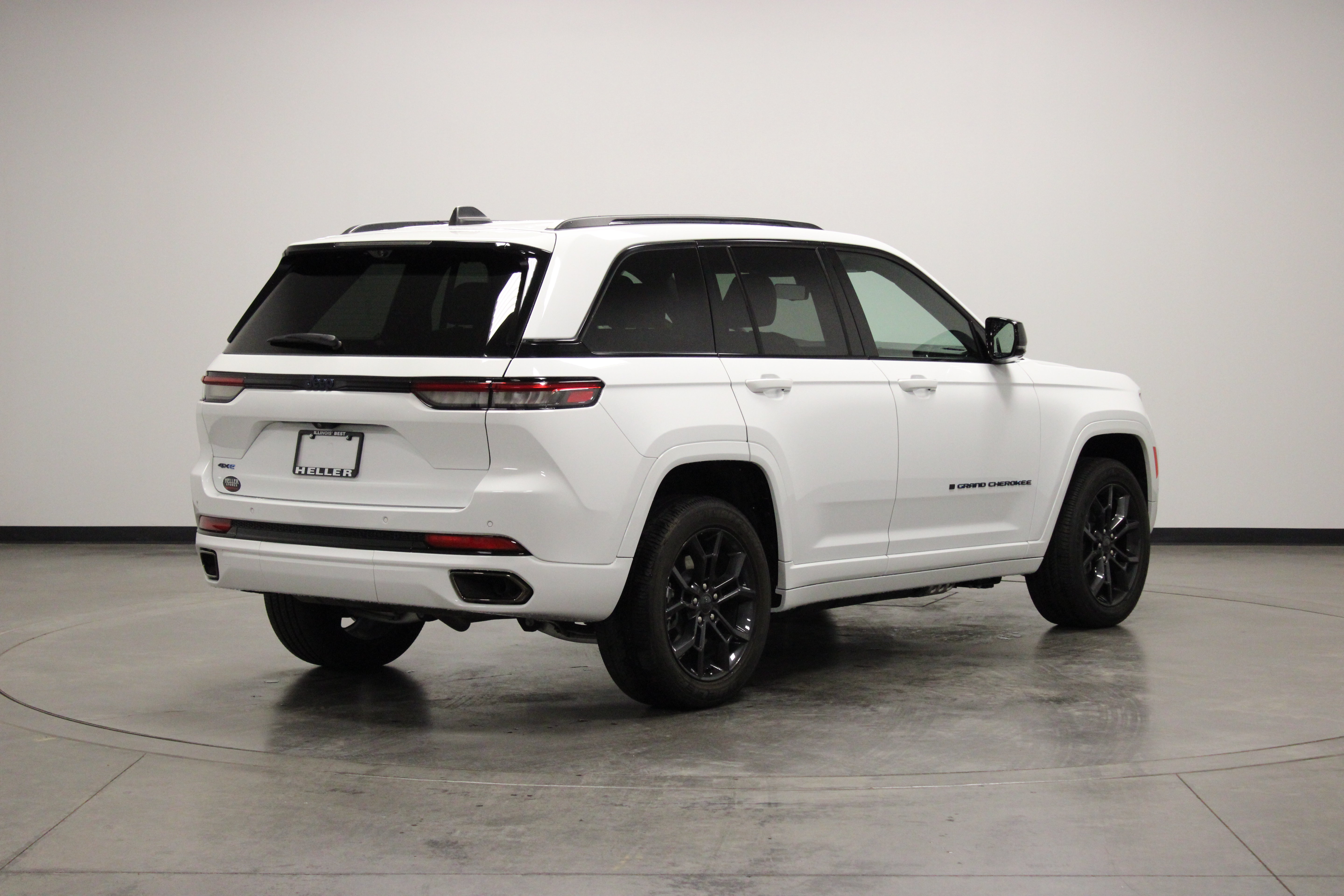 Used 2024 Jeep Grand Cherokee Limited 4xe AWD/4WD image 8