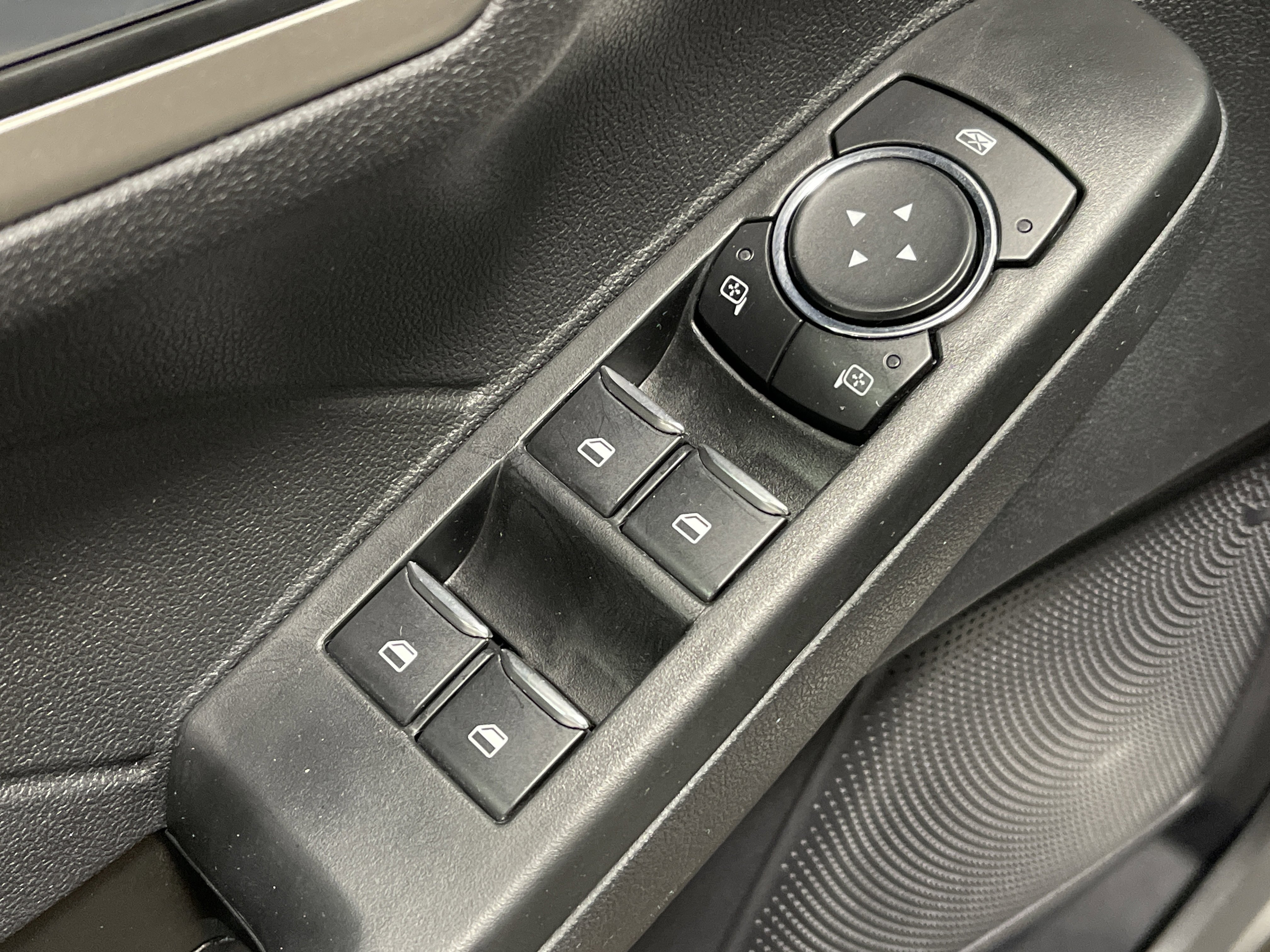 Used 2022 Ford Escape SEL w/ Technology Package image 8