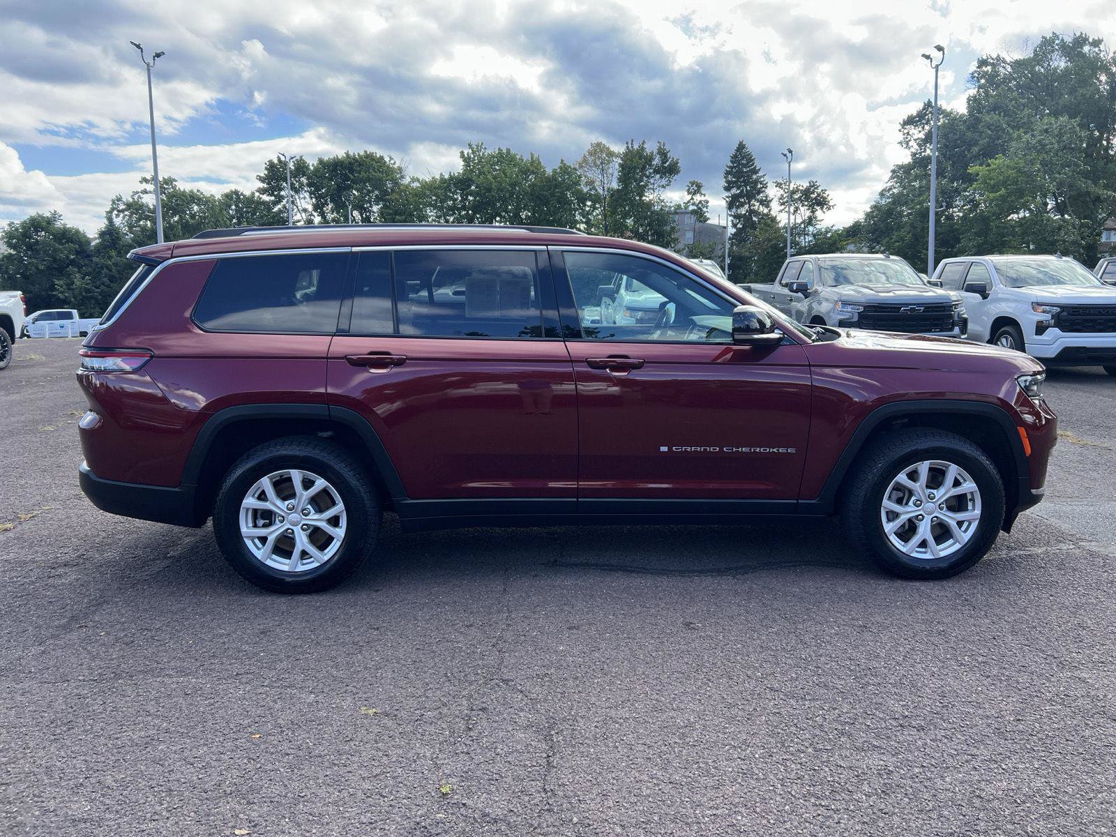 Used 2023 Jeep Grand Cherokee L Limited w/ Trailer Tow Group (B) AWD/4WD image 8