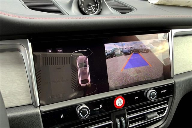Certified 2026 Porsche Macan image 34