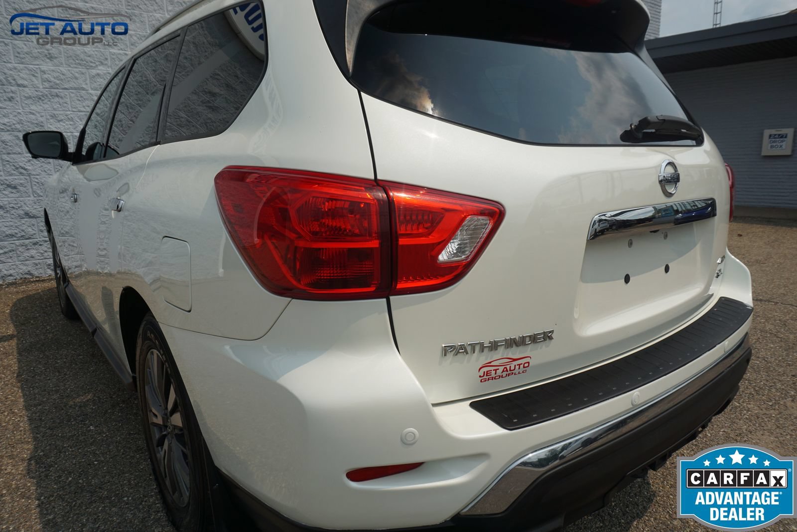 Used 2017 Nissan Pathfinder SL w/ Trailer Tow Package AWD/4WD image 9