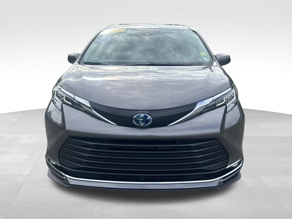 Certified 2022 Toyota Sienna XLE w/ XLE Plus Package FWD image 8