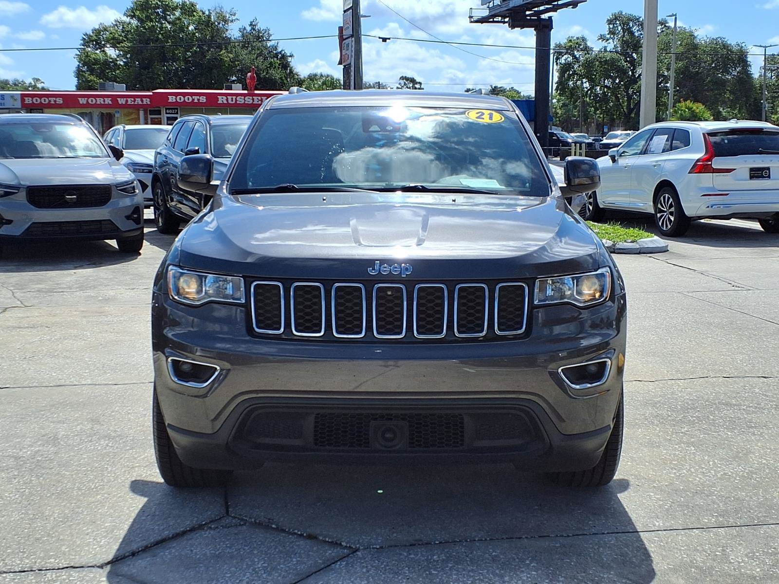 Used 2021 Jeep Grand Cherokee Laredo AWD/4WD image 2