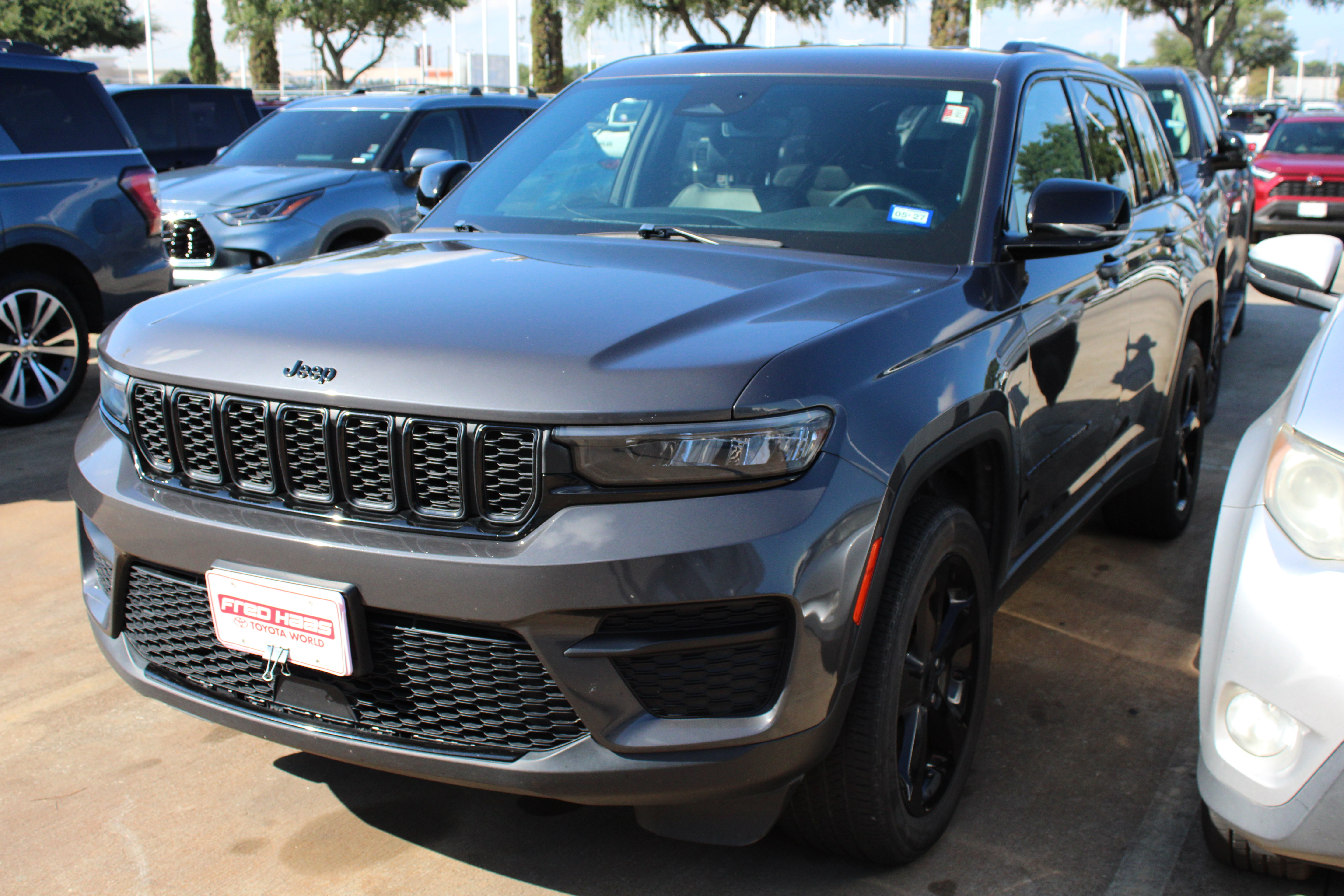 Used 2022 Jeep Grand Cherokee Altitude RWD image 6