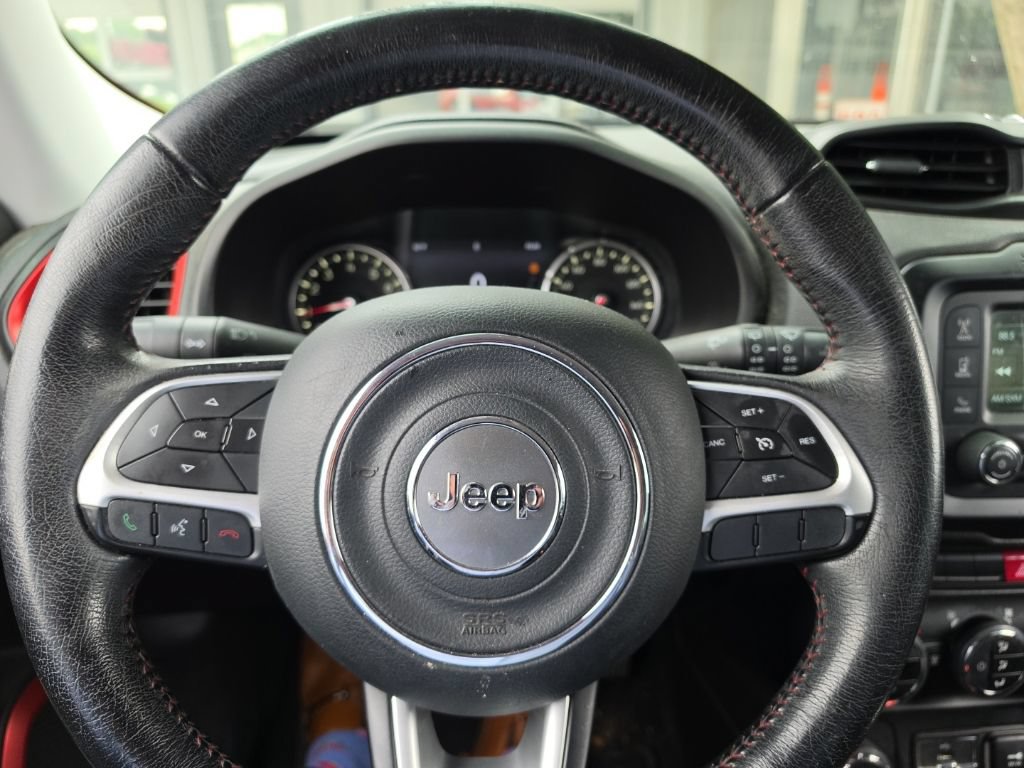 Used 2015 Jeep Renegade Trailhawk w/ Popular Equipment Group AWD/4WD image 27