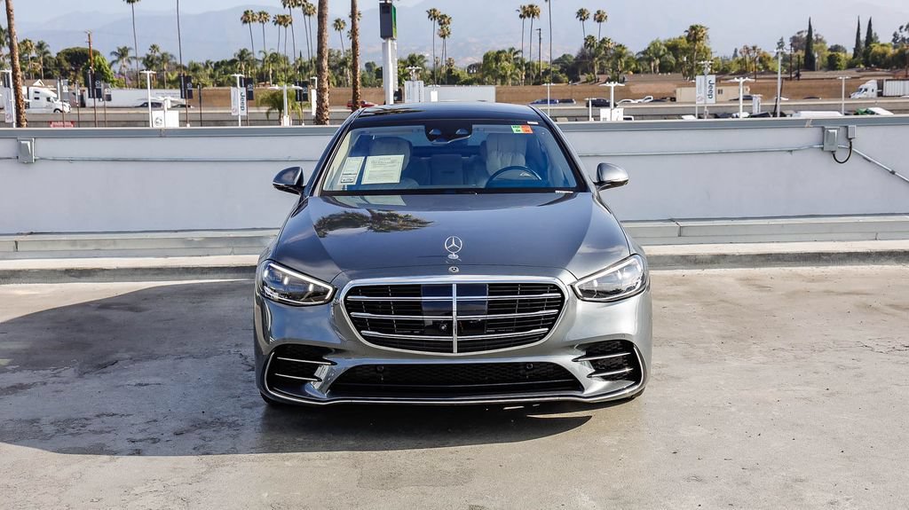 Used 2025 Mercedes-Benz S 580 4MATIC Sedan image 3