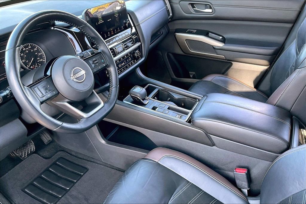 Used 2022 Nissan Pathfinder Platinum w/ Cargo Package FWD image 14