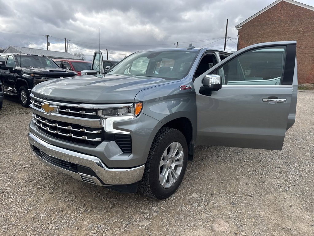 Used 2023 Chevrolet Silverado 1500 LTZ w/ LTZ Premium Package image 35