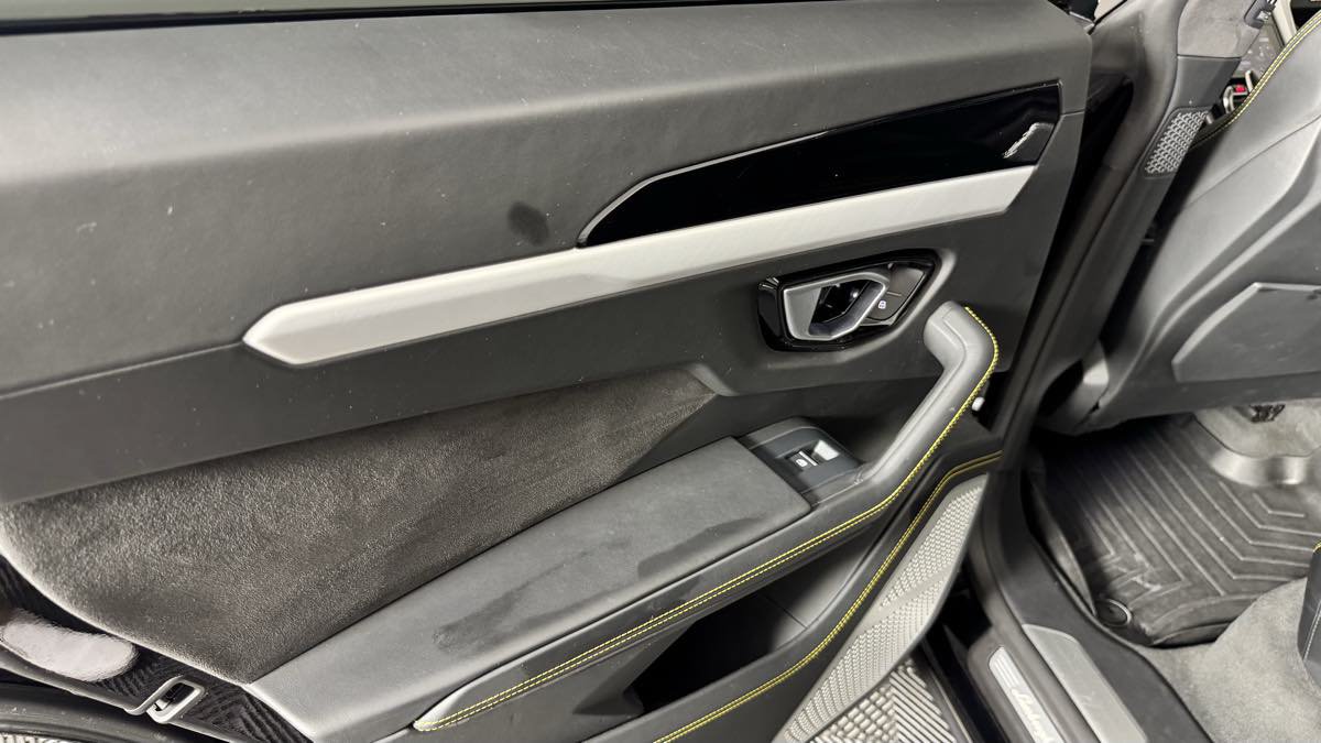 Used 2019 Lamborghini Urus AWD/4WD image 32