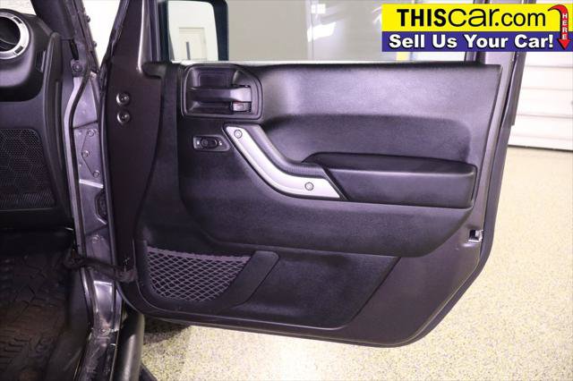 Used 2018 Jeep Wrangler Unlimited Rubicon w/ Connectivity Group AWD/4WD image 32