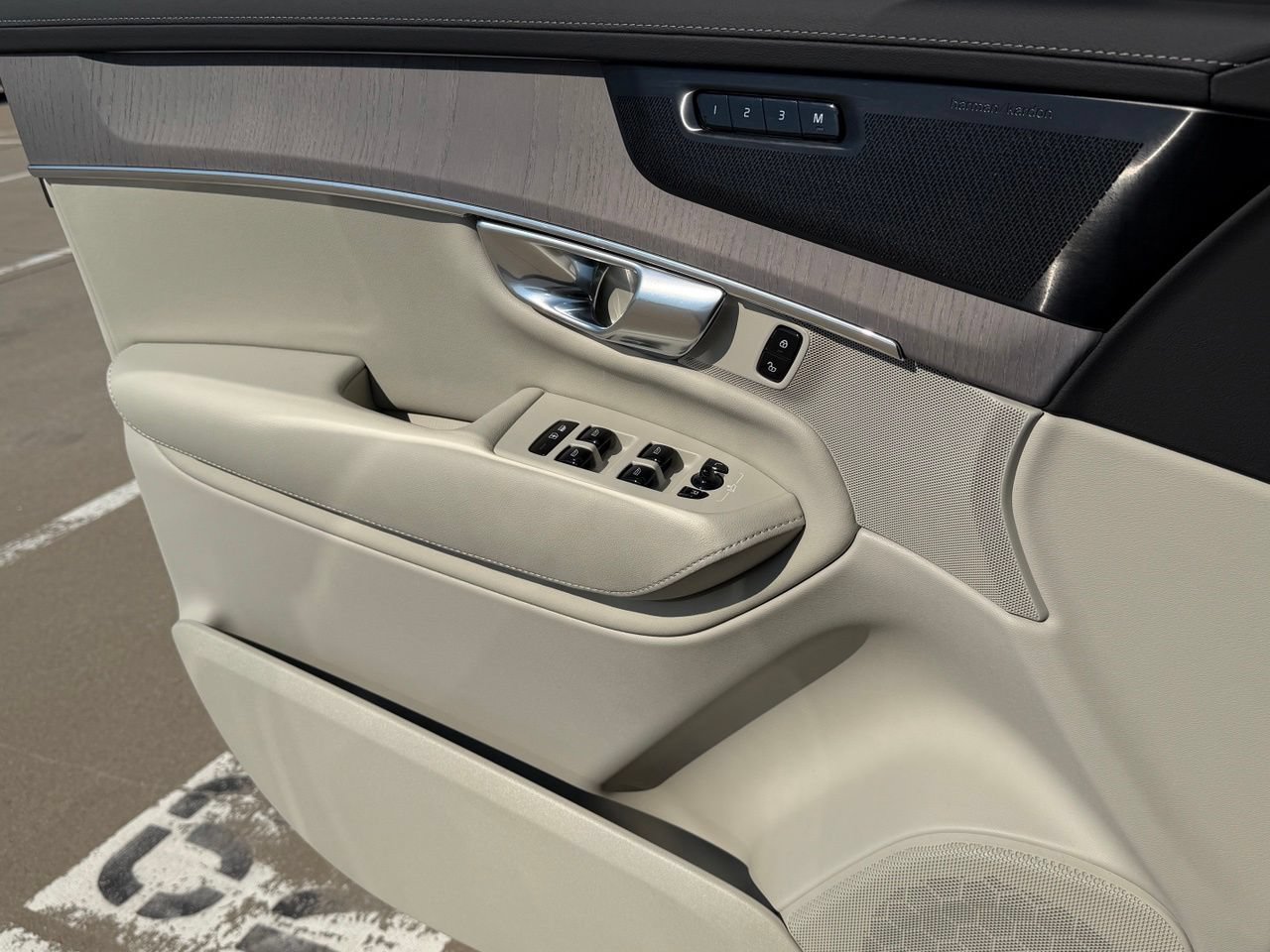 New 2027 Volvo XC90 B6 Ultra AWD/4WD image 15