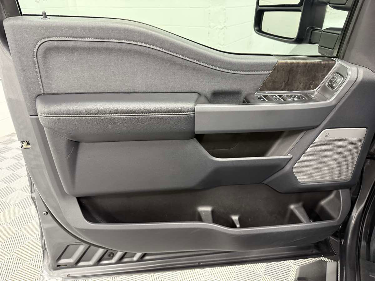 Used 2023 Ford F250 Lariat w/ Black Appearance Package image 11