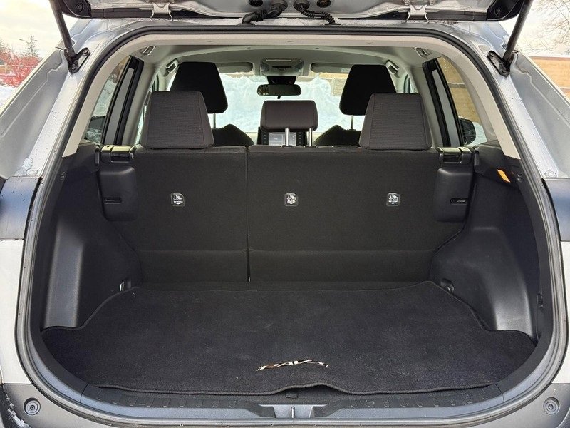 Used 2020 Toyota RAV4 LE w/ Carpet Mat Package image 9