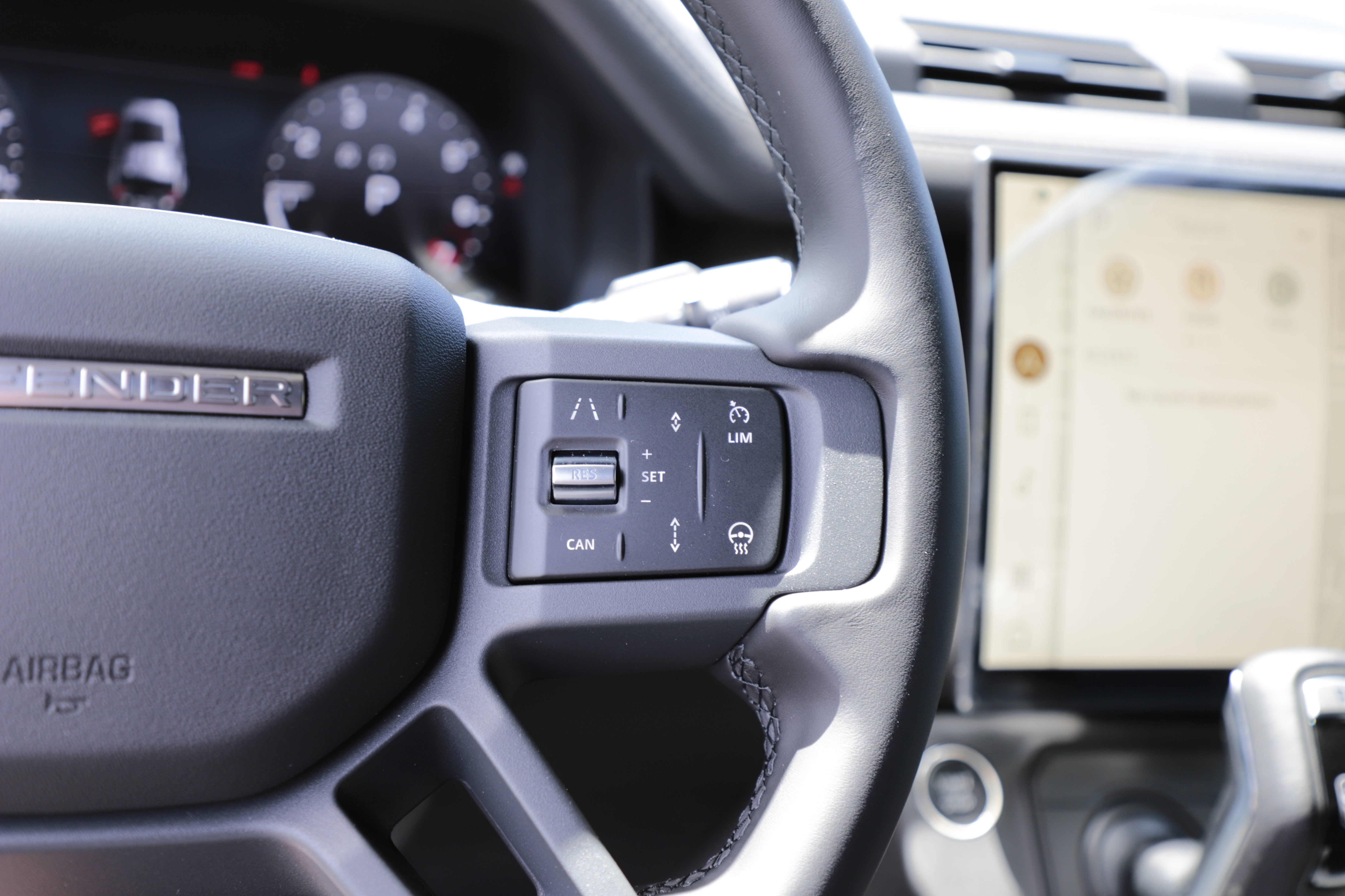New 2026 Land Rover Defender 110 X-Dynamic SE AWD/4WD image 24